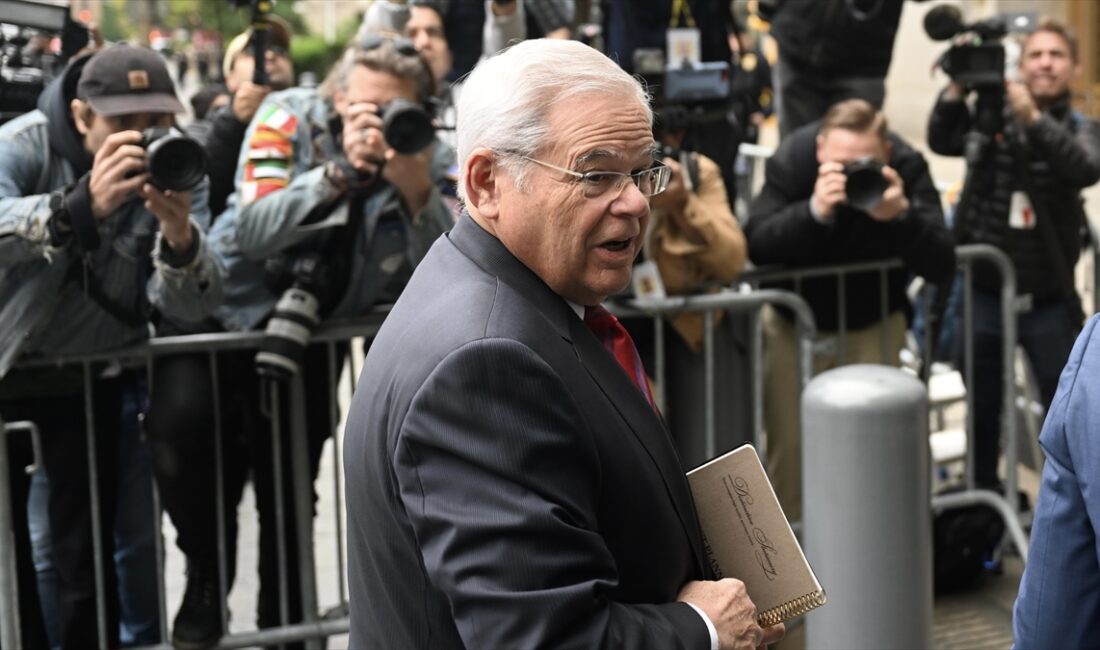 ABD'de, jürinin rüşvet davasında suçlu bulduğu Senatör Bob Menendez'in istifası