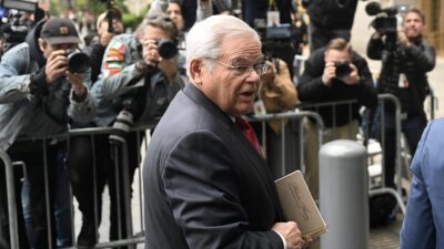 ABD'de, jürinin rüşvet davasında suçlu bulduğu Senatör Bob Menendez'in istifası
