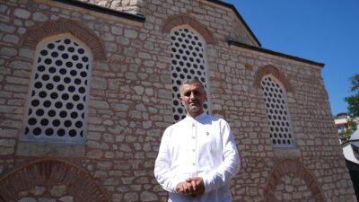 ABD'de sokak müzisyenlerine ilahiyle eşlik eden imam Dursun Şahin, videonun