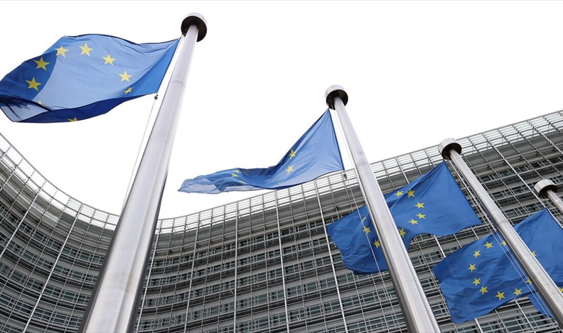 BRÜKSEL (AA) – AB Komisyonu, Ukrayna’ya 2027’ye kadar sağlanacak 50