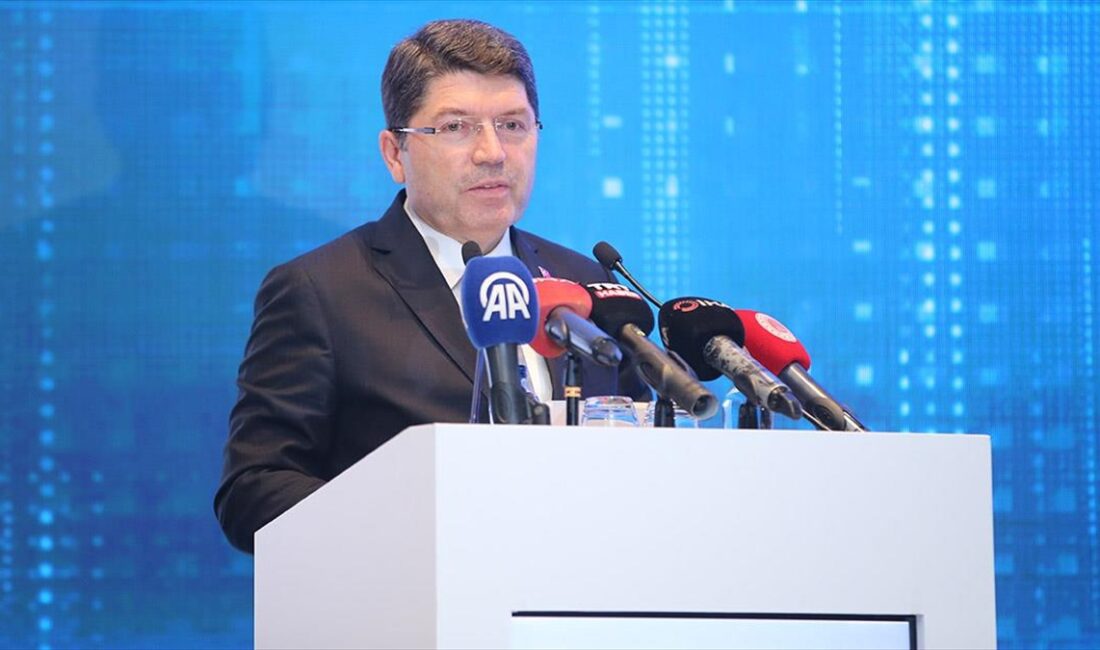 Adalet Bakanı Yılmaz Tunç, Türkiye Adalet Akademisi tarafından kurulan çevrim