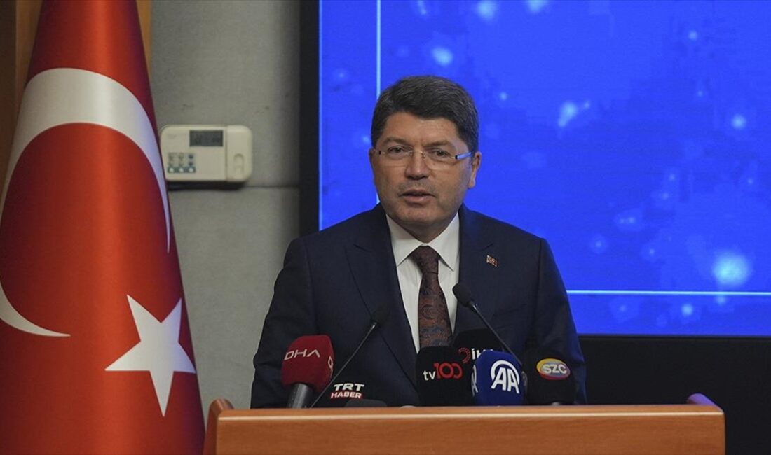 Adalet Bakanı Yılmaz Tunç,  "Yeni bir anayasa hedefimizden hiç