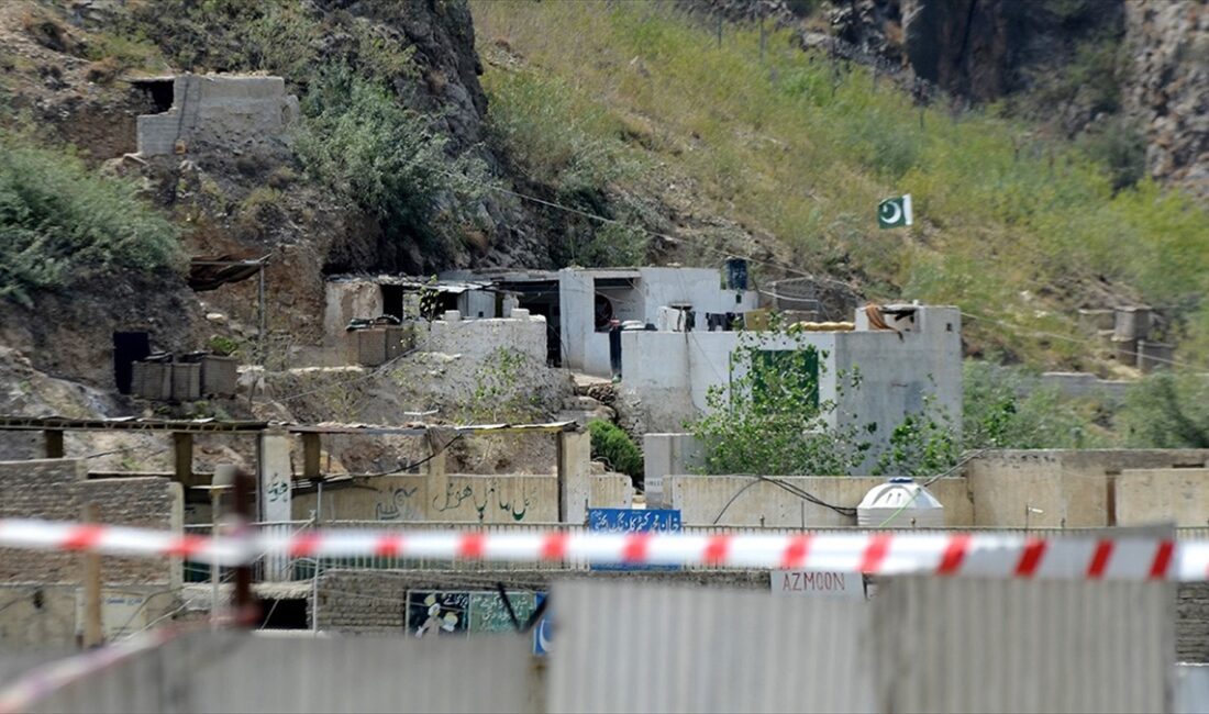 Afganistan ve Pakistan arasındaki gerginlik sonrası kapanan, önemli geçiş noktalarından