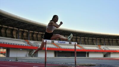 Trabzon'da spor salonunda çalıştığı sırada ağırlık barının düşmesi sonucu çenesi