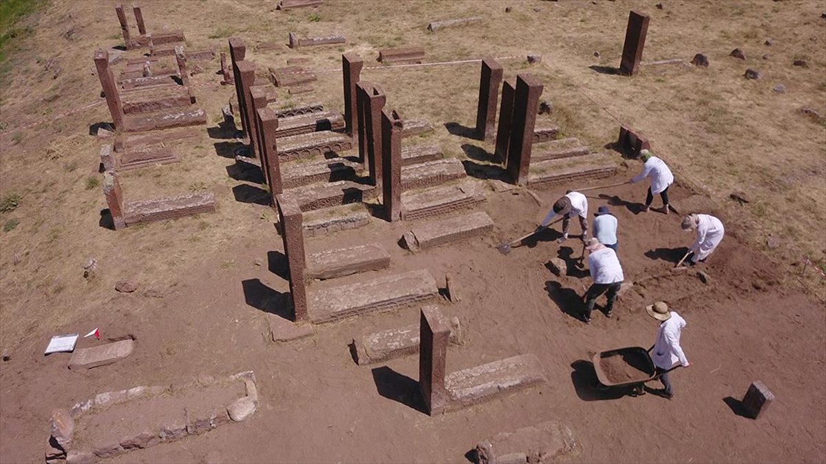 Bitlis'in Ahlat ilçesinde dünyanın en büyük Türk İslam mezarlığı olma