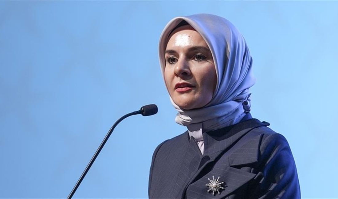 Aile ve Sosyal Hizmetler Bakanı Mahinur Özdemir Göktaş, Arnavutköy'de eşi
