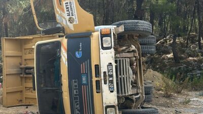 ANTALYA (AA) – Antalya'nın Alanya ilçesinde devrilen hafriyat kamyonun sürücüsü
