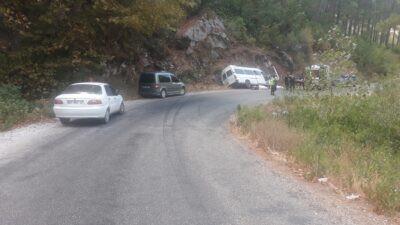 ANTALYA (AA) – Alanya’da devrilen minibüsteki 6 kişi yaralandı. Antalya’nın
