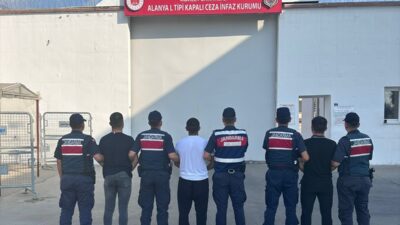 ANTALYA (AA) – Antalya'nın Alanya ilçesinde ev kurşunlama olayına karıştıkları