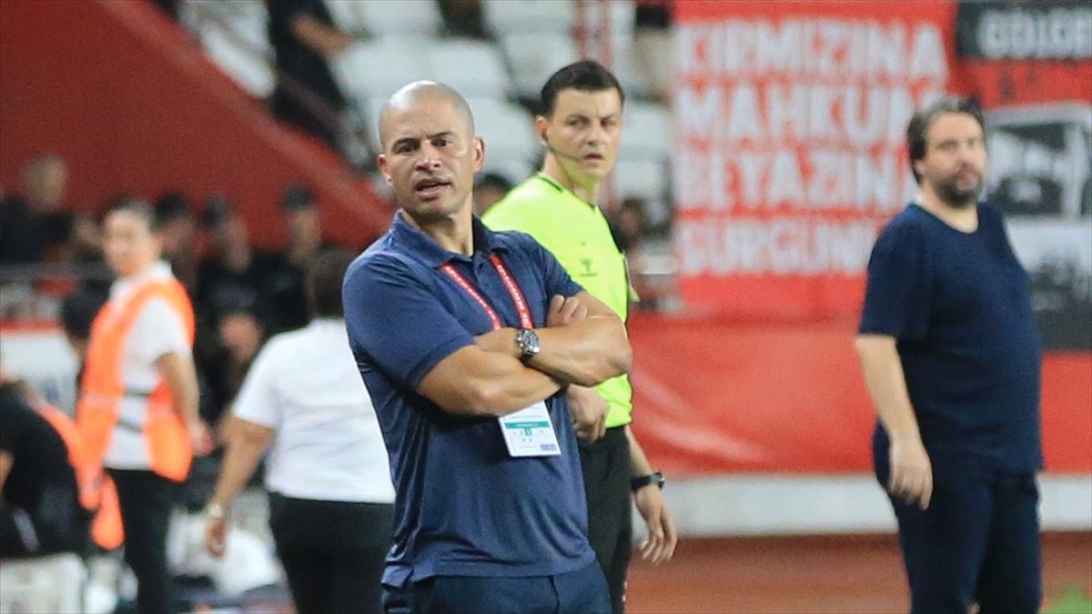 Teknik direktör Alex de Souza'nın çalıştırdığı Antalyaspor, Süper Lig'de bu