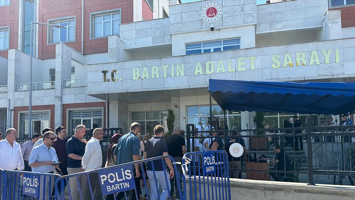 Mahkeme heyeti, dönemin TTK Amasra Müessese Müdürü Cihat Özdemir, İşletme