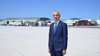 Ulaştırma ve Altyapı Bakanı Abdulkadir Uraloğlu, "İnsanlı veya insansız hava