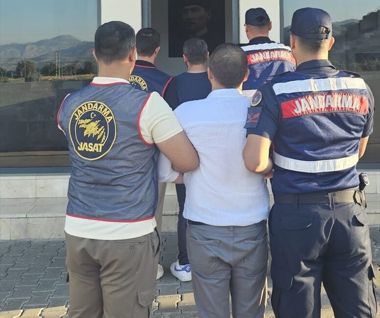 ANTALYA (AA) – Antalya’da 2 hükümlü yakalandı. Antalya’nın Döşemealtı ilçesinde
