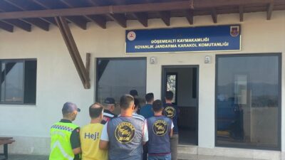 ANTALYA (AA) – Antalya’da aranan 3 kişi yakalandı. Antalya’nın Döşemealtı