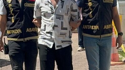 ANTALYA (AA) – Antalya'nın Kepez ilçesinde bir çekici sürücüsünün çekiçli