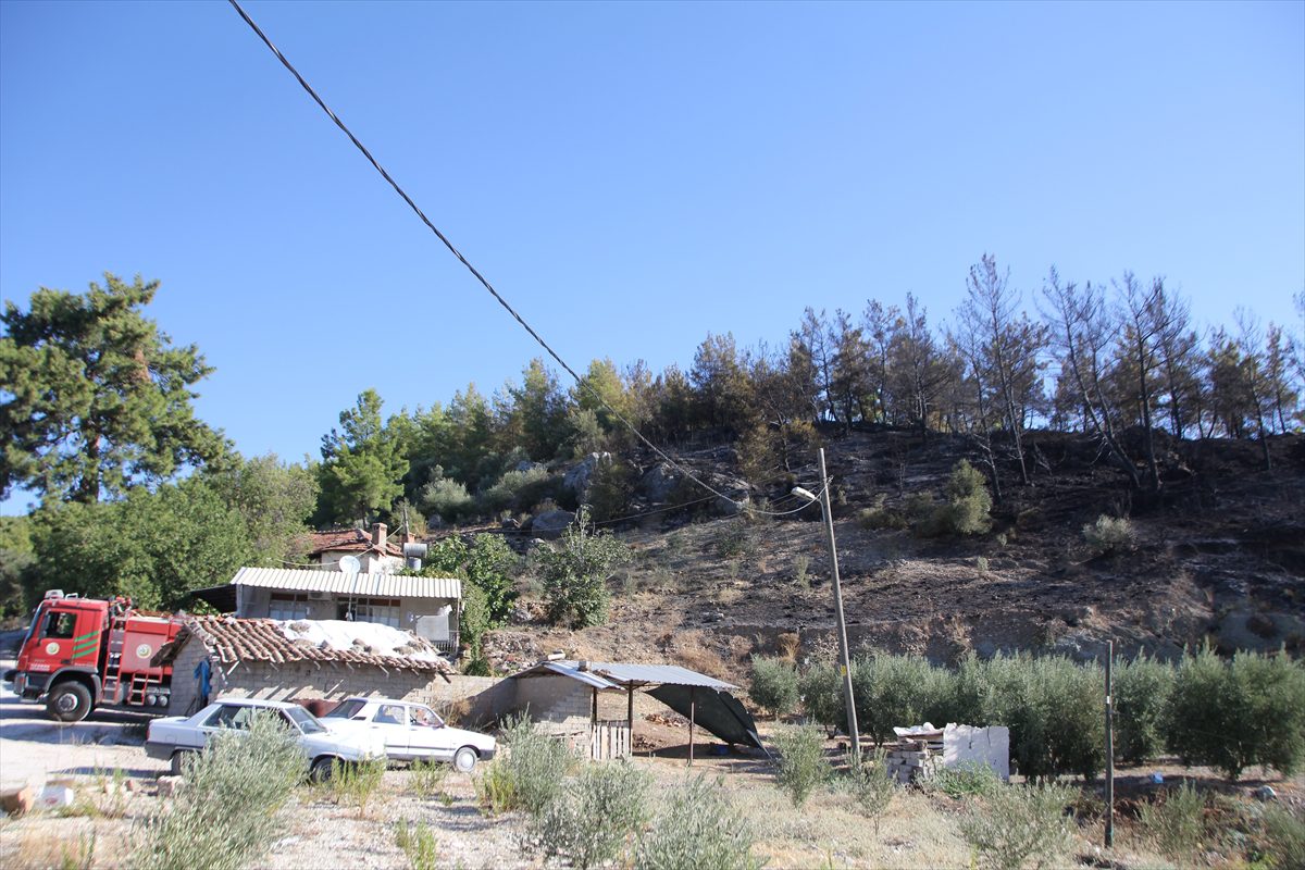 ANTALYA (AA) – Antalya'nın Serik ilçesinde kırsal arazide başlayıp ormana