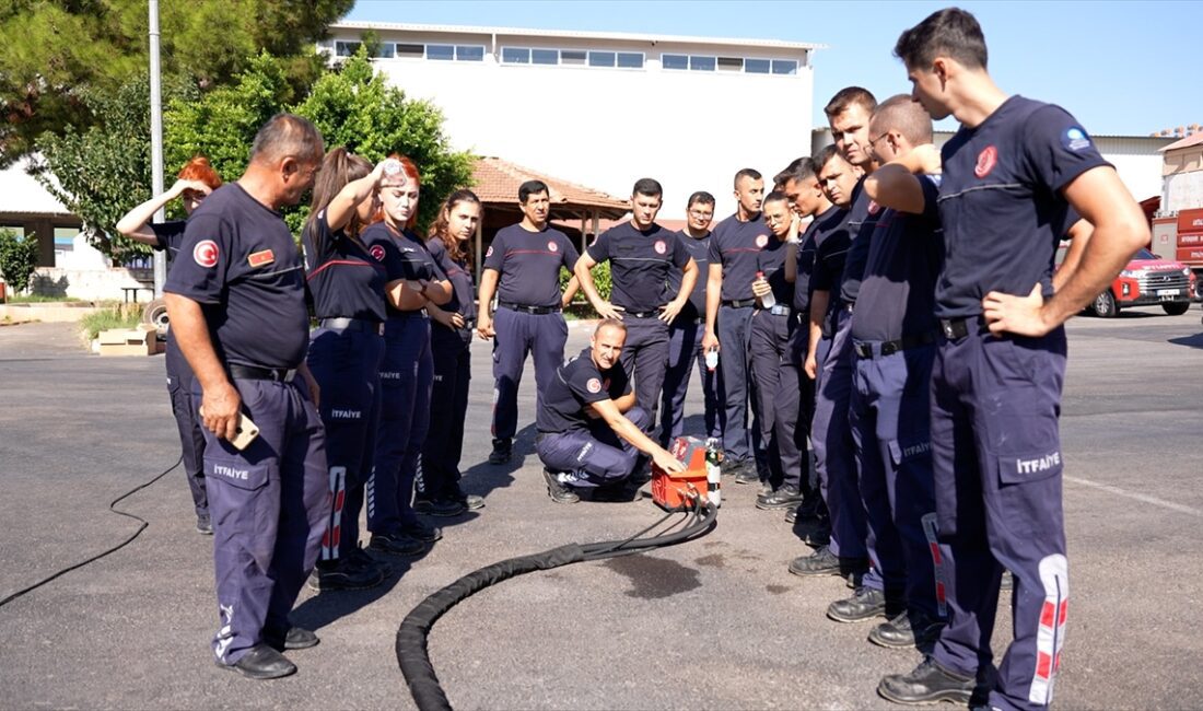 ANTALYA (AA) – Antalya Büyükşehir Belediyesi itfaiyesi bünyesine, elektrikli araç