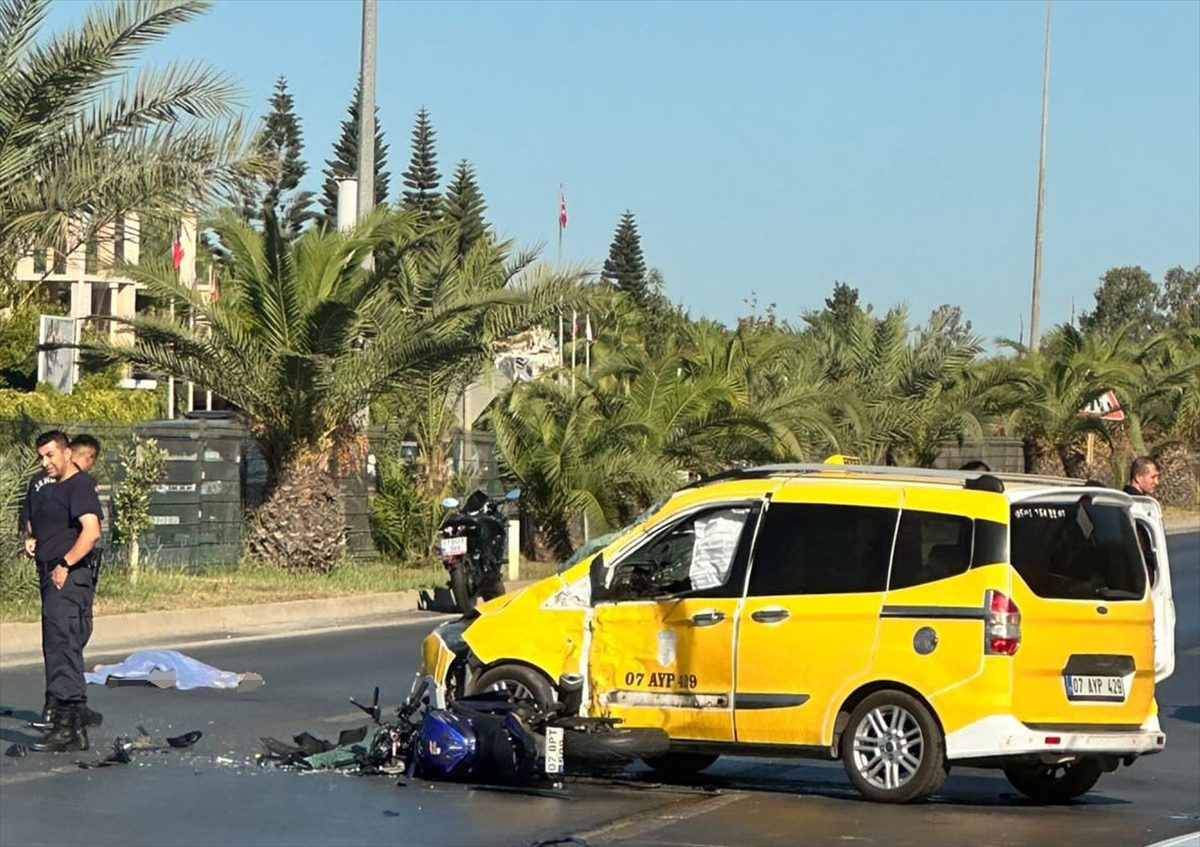 ANTALYA (AA) – Antalya’da hafif ticari araçla çarpışan motosikletin sürücüsü