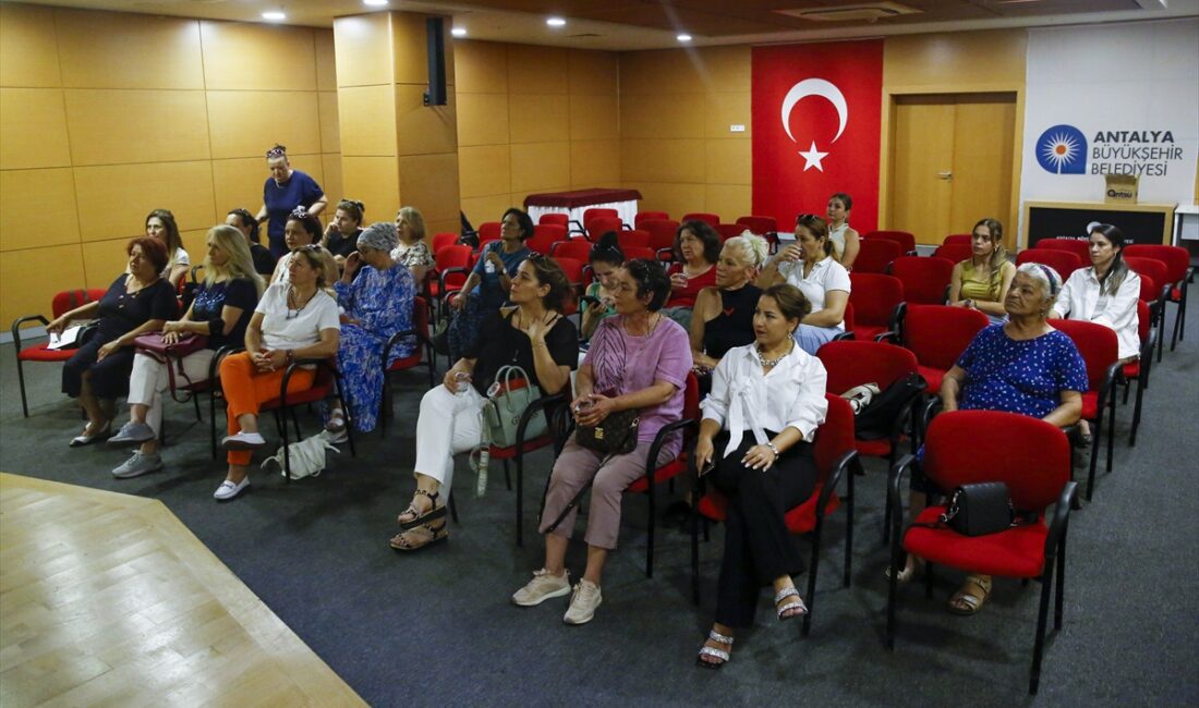 ANTALYA (AA) – Antalya Büyükşehir Belediyesi'nce, kadın kooperatifi üyelerine eğitim