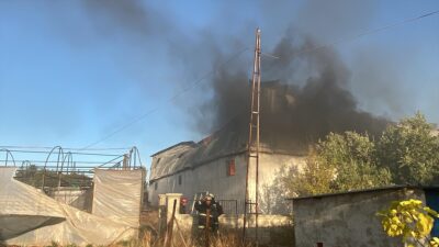 ANTALYA (AA) – Antalya'nın Aksu ilçesinde kağıt fabrikasında çıkan yangın