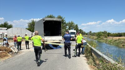 ANTALYA (AA) – Antalya’da kamyonet ile motosikletin çarpıştığı kazada 1
