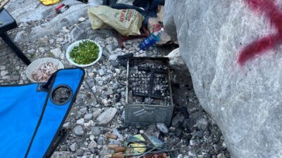 ANTALYA (AA) – Antalya'nın Kemer ilçesinde ormanlık alanda mangal ateşi