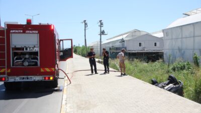 ANTALYA (AA) – Antalya’da şarampole devrilen otomobildeki 3 kişi yaralandı.