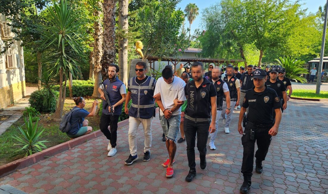 ANTALYA (AA) – Antalya’da uyuşturucu operasyonunda yakalanan 2 şüpheli tutuklandı.