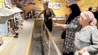 ANTALYA (AA) – Muratpaşa Belediyesinin yaşlı evi sakinleri Antalya Müzesi'ni