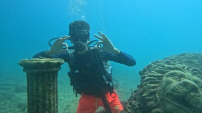 - Kentin tarihi ve turistik mekanlarına ilgi gösteren ziyaretçiler, falezlerden