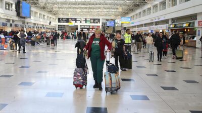 ANTALYA (AA) – Antalya’ya hava yoluyla gelen turist sayısı 10