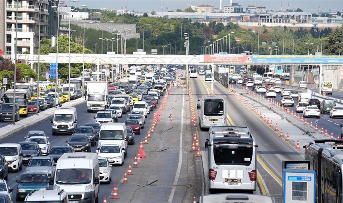 Bahçelievler ile Avcılar'da başlatılan "beyaz yol" ve elektrik altyapı çalışması