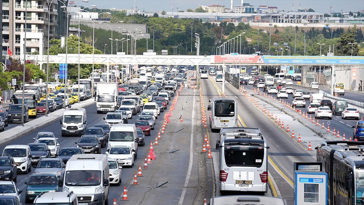 Bahçelievler ile Avcılar'da başlatılan "beyaz yol" ve elektrik altyapı çalışması