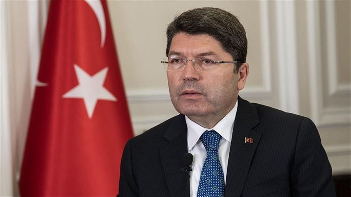 Adalet Bakanı Yılmaz Tunç, sahte diploma hazırlamaktan hüküm giyen 2