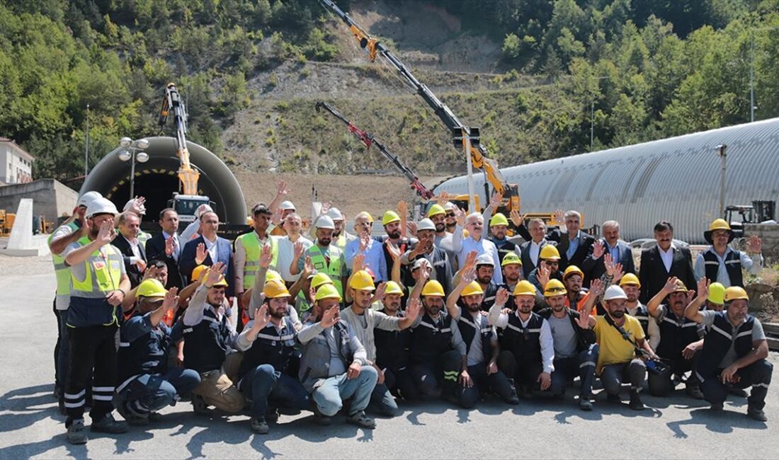 Bakan Uraloğlu, Bolu Dağı Tüneli geçişinde süren çalışmaları 19 Eylül'de