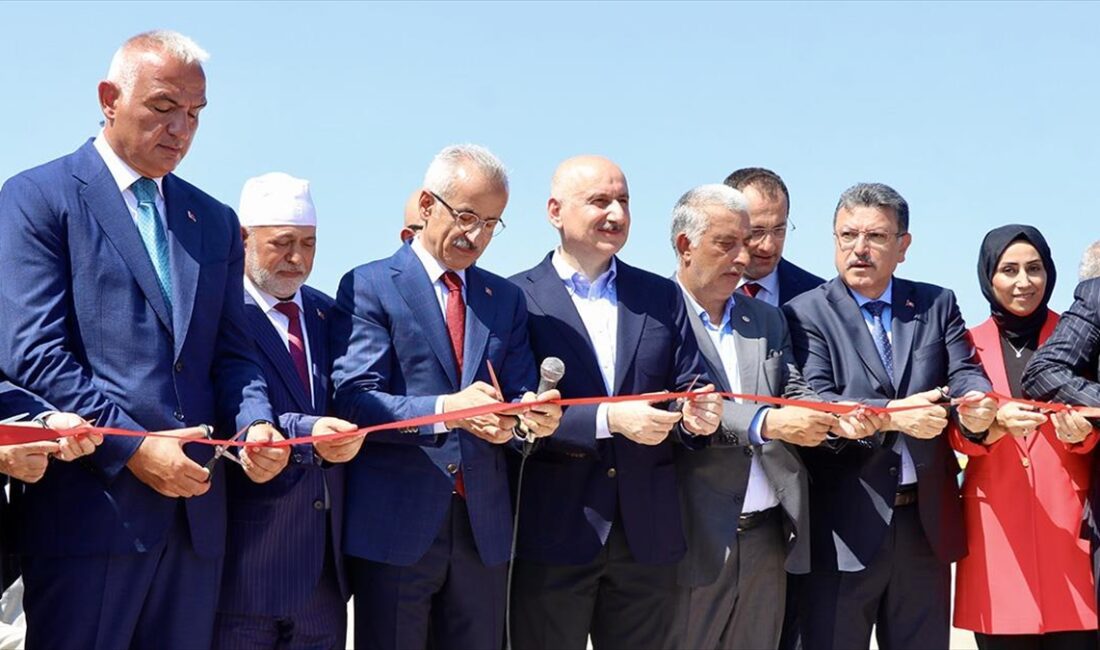 Ulaştırma ve Altyapı Bakanı Abdulkadir Uraloğlu, "Trabzon Havalimanı'mız 2023 yılında