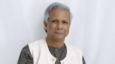 Bangladeş'te geçiş hükümetinin başına atanan Muhammed Yunus, ülkeye vardığında yaptığı