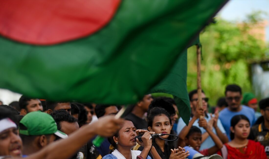 Bangladeş'te Bağımsızlık Savaşı'na katılanların ailelerine kamuda kontenjan ayrılmasının ardından başlatılan