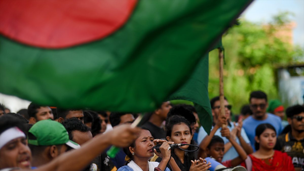 Bangladeş'te Bağımsızlık Savaşı'na katılanların ailelerine kamuda kontenjan ayrılmasının ardından başlatılan