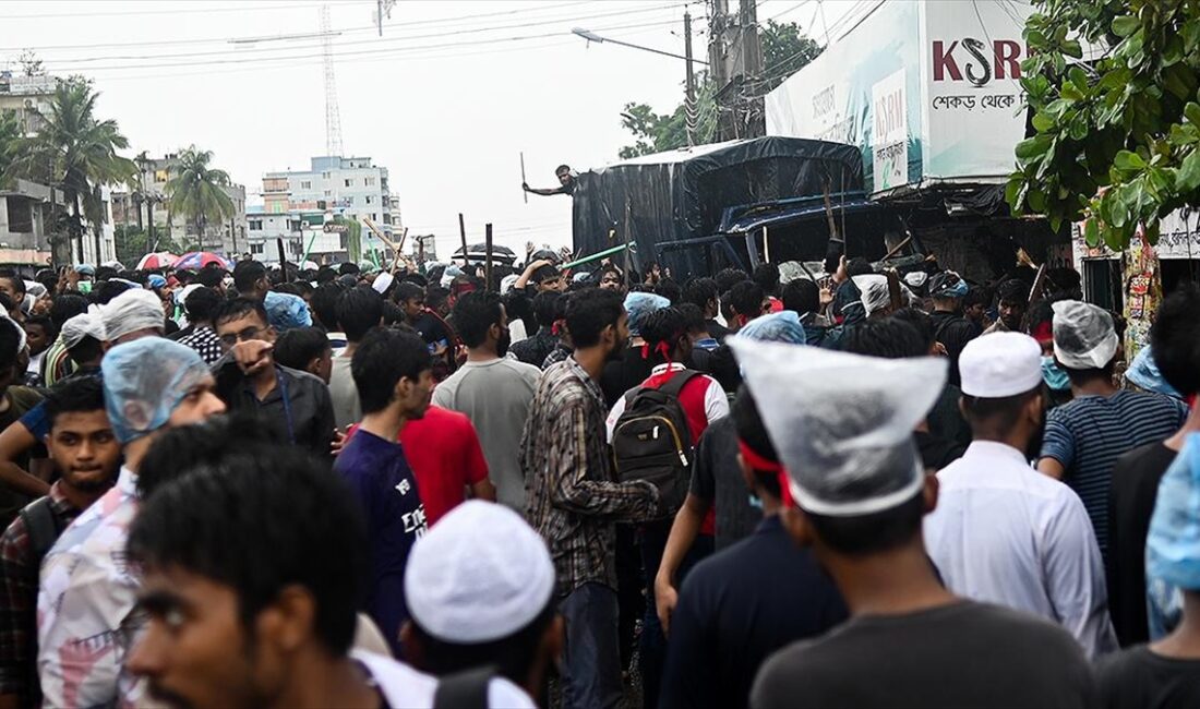 Bangladeş'te Bağımsızlık Savaşı'na katılanların ailelerine kamuda kontenjan ayrılmasının ardından başlatılan