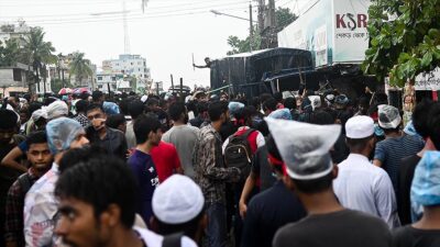 Bangladeş'te Bağımsızlık Savaşı'na katılanların ailelerine kamuda kontenjan ayrılmasının ardından başlatılan