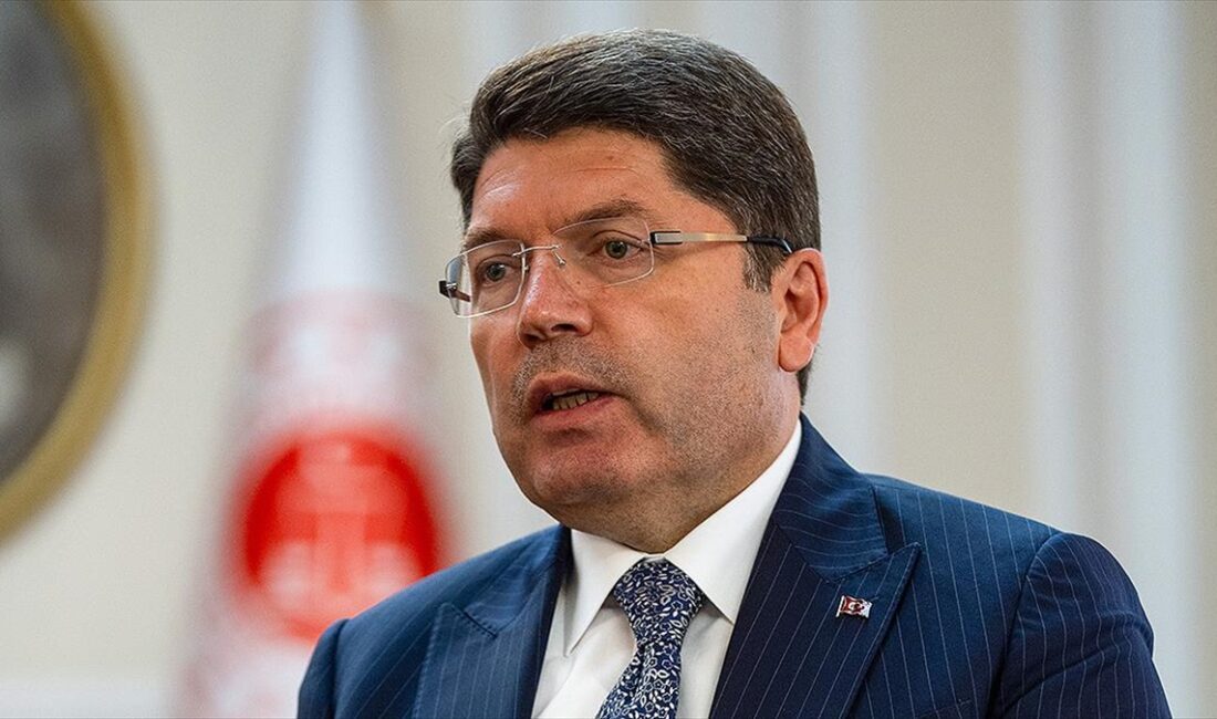 Adalet Bakanı Yılmaz Tunç, bir öğrencinin Dünya Diş hekimliği Kongresi'nde