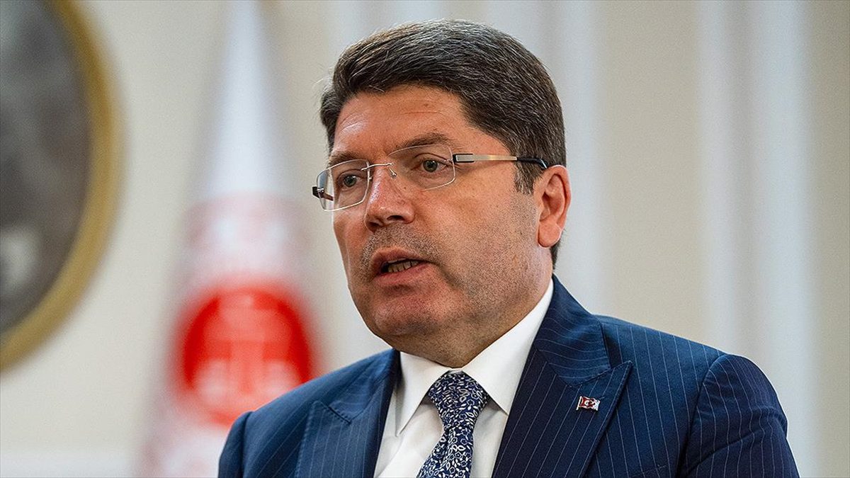 Adalet Bakanı Yılmaz Tunç, bir öğrencinin Dünya Diş hekimliği Kongresi'nde