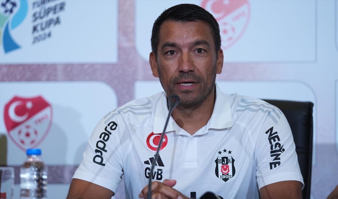 Beşiktaş Teknik Direktörü Giovanni van Bronckhorst, "Taraftarımızın desteğiyle iyi oynayarak