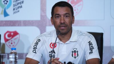 Beşiktaş Teknik Direktörü Giovanni van Bronckhorst, "Taraftarımızın desteğiyle iyi oynayarak