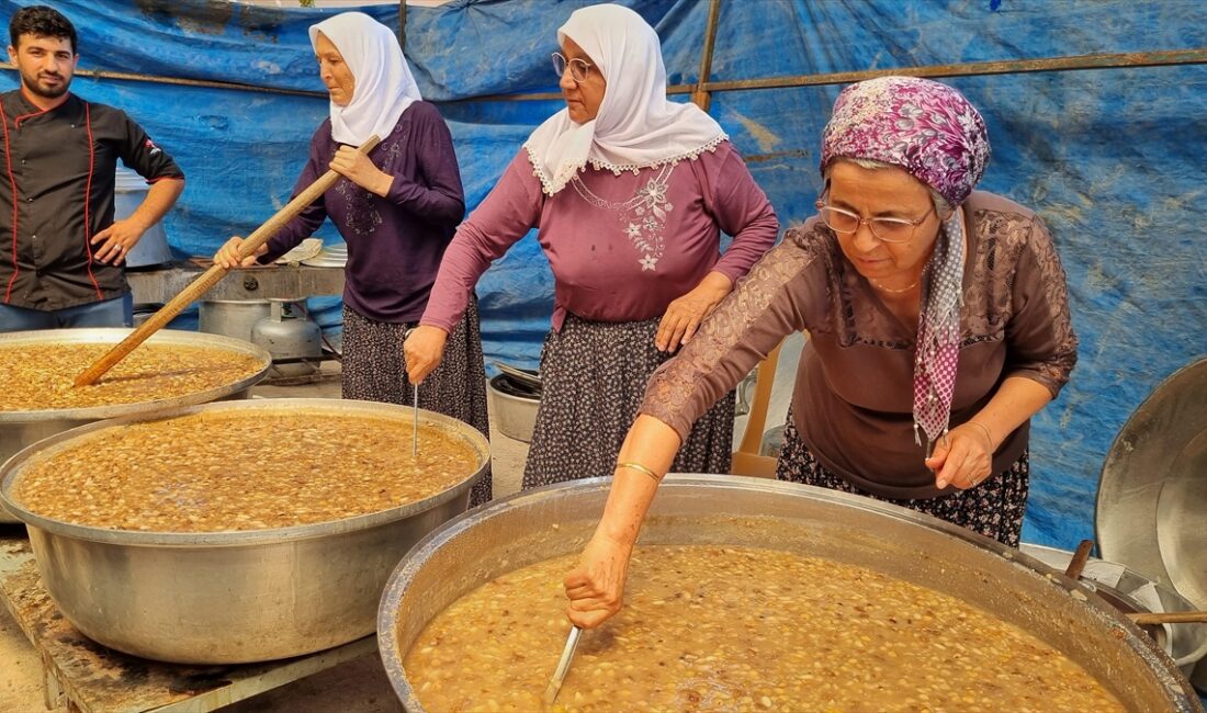 BURDUR (AA) – Pazar yerinde Kur’an-ı Kerim ve mevlit okunmasının