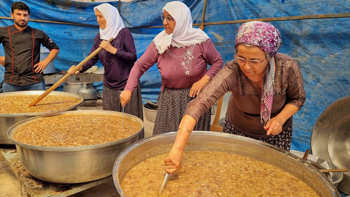 BURDUR (AA) – Pazar yerinde Kur’an-ı Kerim ve mevlit okunmasının