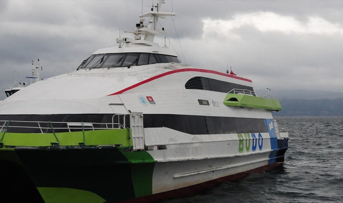 Bursa Büyükşehir Belediyesince Bursa ile İstanbul arasında işletilen deniz otobüsü