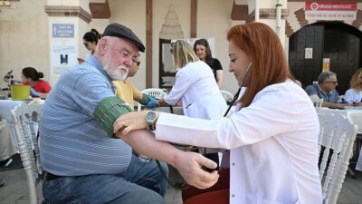 Celal Çelikay, "Devletimiz imkan vermiş her şeyine bakıyorlar. Cami avlusunda