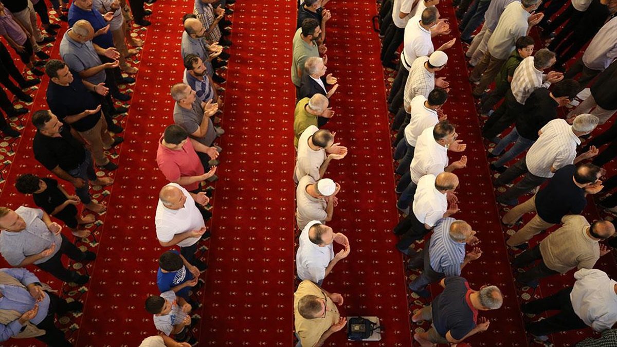 Suikasta uğrayan Hamas Siyasi Büro Başkanı İsmail Heniyye için camilerde